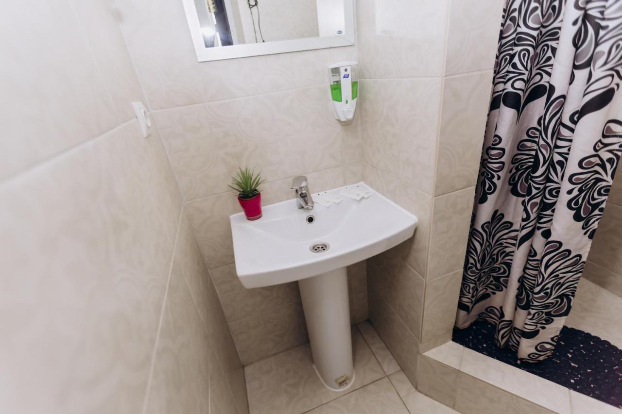 Нові Apartments Біля Жд Вокзалу Ivano-Frankivsk Exteriör bild